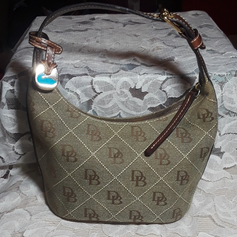 Dooney & bourke  bay